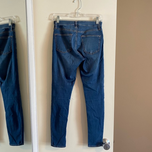 TOPSHOP Moto Leigh Skinny Rip Knee Jeans - Picture 4 of 6